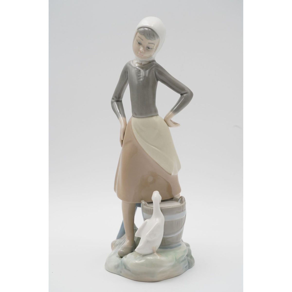 Vintage Lladro Women Working Girl w/ Milk Pail Handmade Porcelain Figurine Spain