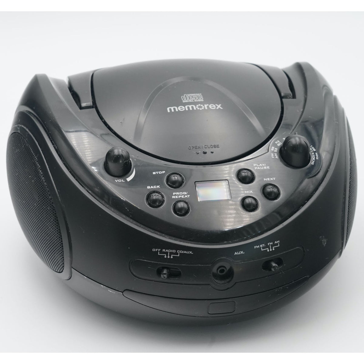 Memorex AM / FM CD Boombox - MP3221G NO POWER CABLE